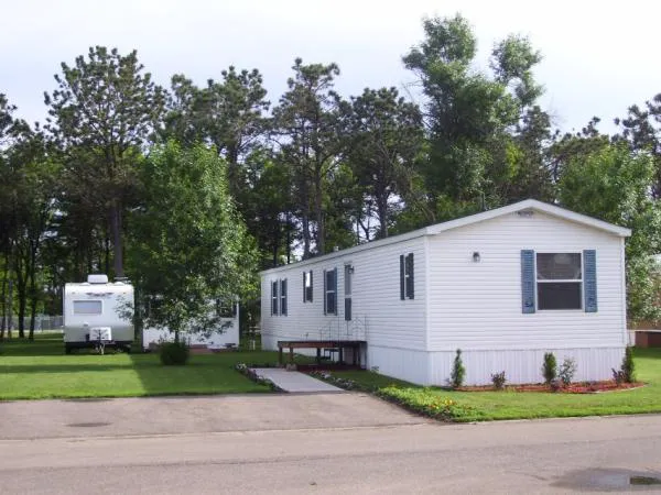 Pine Villa Manufactured Home & RV Community Picture 4