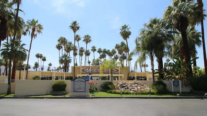 Royal Palms Picture 3