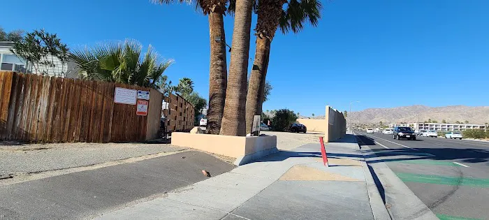 Palm Drive RV & Mobile Home Park Picture 9