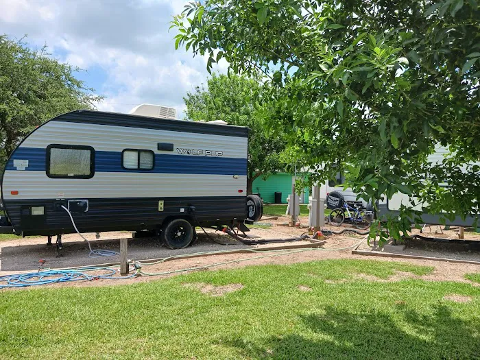 Moore Like Home RV Park Picture 1