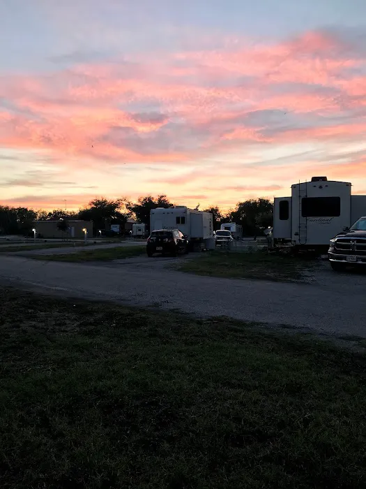 Beeville RV Park Picture 10