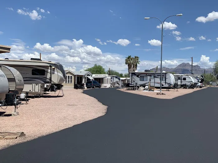 Oasis Junction Mobile Home & RV Park Picture 3