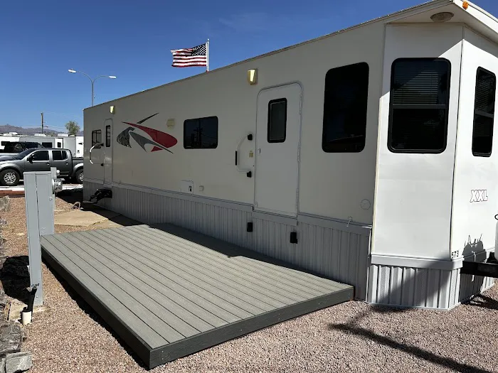 Oasis Junction Mobile Home & RV Park Picture 10
