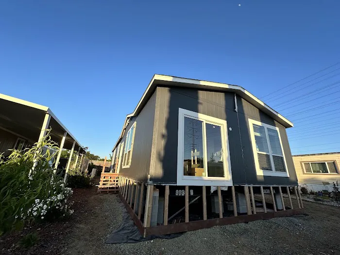 Capital Mobile Estates LLC Picture 9