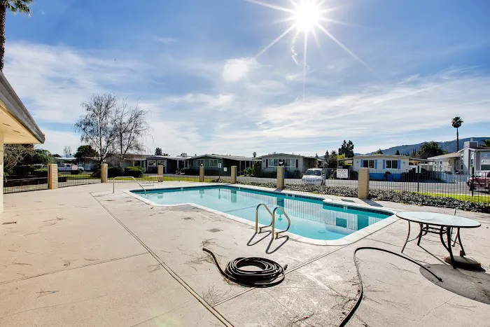 Pacific Mobile Estates Picture 4