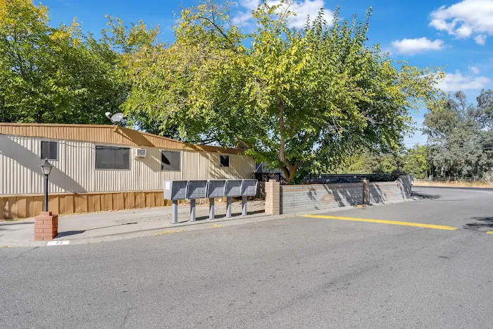 Orland Oaks Mobile Home Park Picture 8