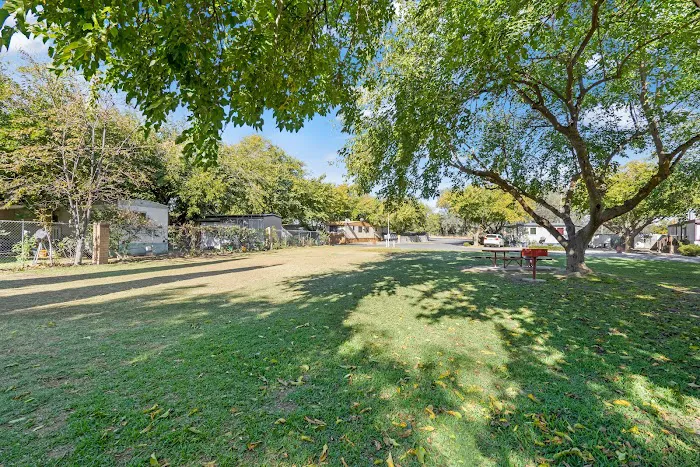 Orland Oaks Mobile Home Park Picture 6