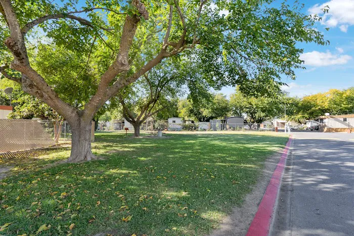 Orland Oaks Mobile Home Park Picture 5