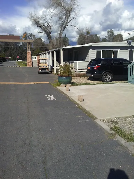 Golden Feather Mobile Home Park Picture 9