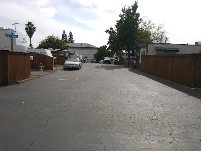 Pioneer RV Park and MHP Picture 6