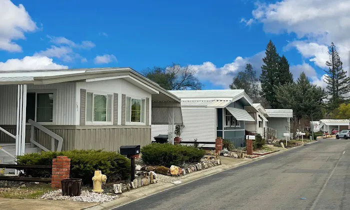 Lakeside Village Mobile Home Park Picture 3