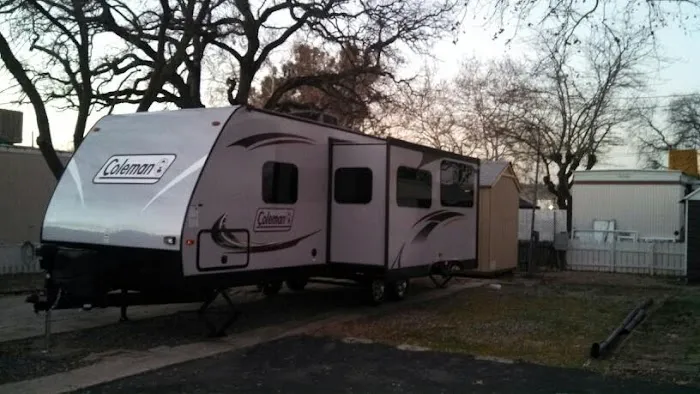 Royal Oaks Mobile Park Picture 1