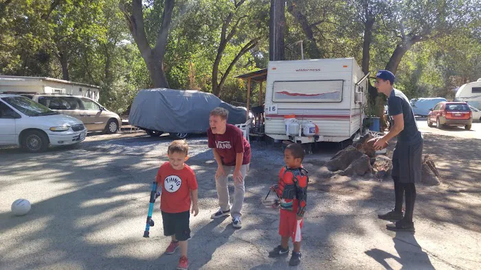 Shady Spot Mobile Home Park Picture 4