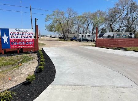 Angleton RV Park & Resort