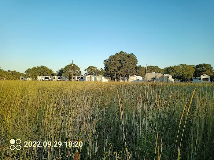 Dee's RV Park Picture 6