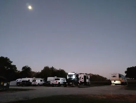 Dee's RV Park Picture 2