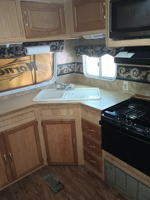 Van Manor Mobile Home & RV Park Picture 2