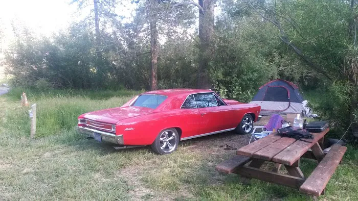 Lake Forest Campground Picture 4