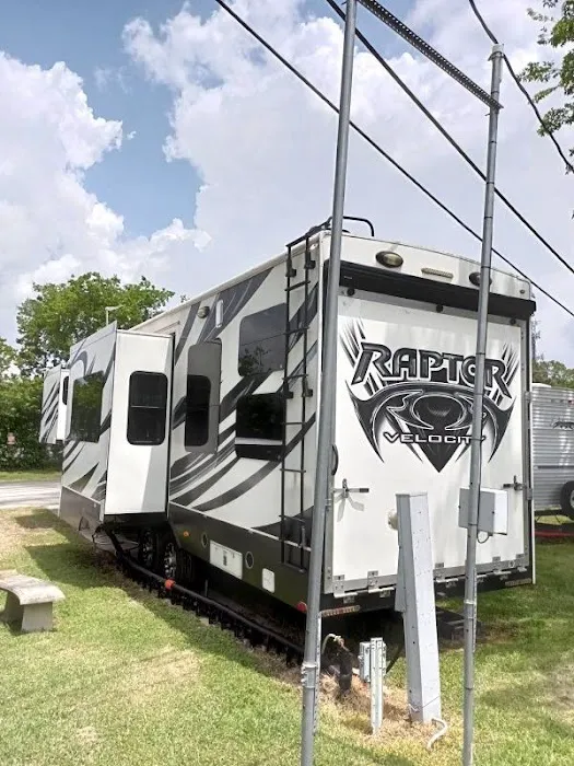 Jus Passn Thru RV Park Picture 7