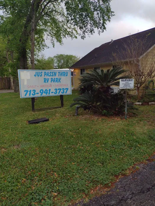 Jus Passn Thru RV Park Picture 5