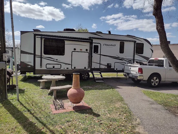 Jus Passn Thru RV Park Picture 1