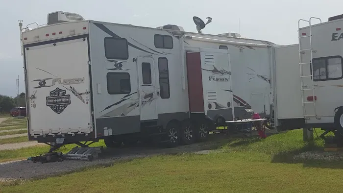 Mustang Bayou RV Park Picture 6