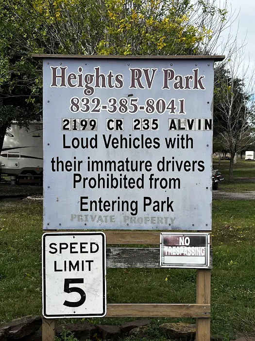 Heights RV Park Picture 2