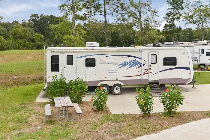 Houston Leisure RV Resort Picture 5