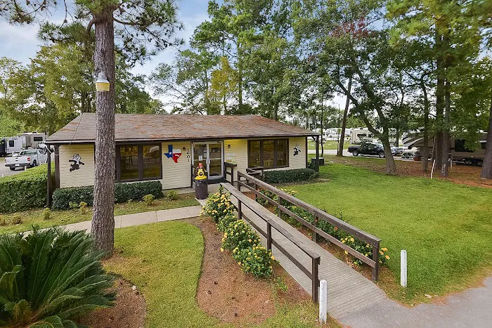 Houston Leisure RV Resort Picture 3
