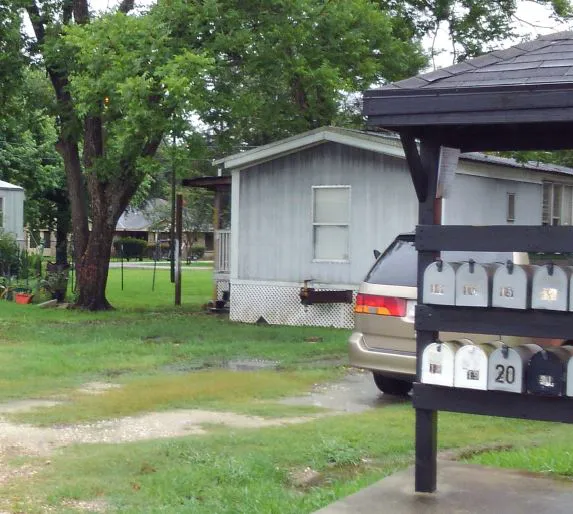 Shady Oaks RV & Mobile Home Park Picture 9