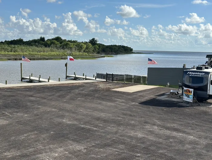 Oak Island RV Resort & Yacht Club Picture 4