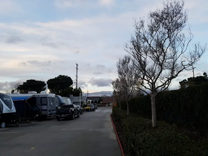 Mission R.V. Park Picture 8