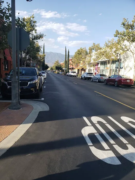 Sequoia Plaza Mobile Home Park Picture 6