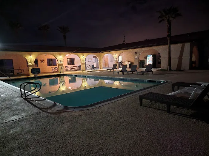 Oasis Palms RV Resort Picture 2