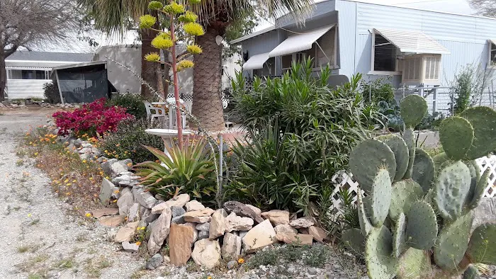 Lark Spa Mobile Home & RV Park Picture 9