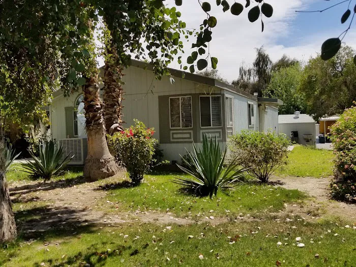Rancho Mirage Mobile Home Park Picture 8