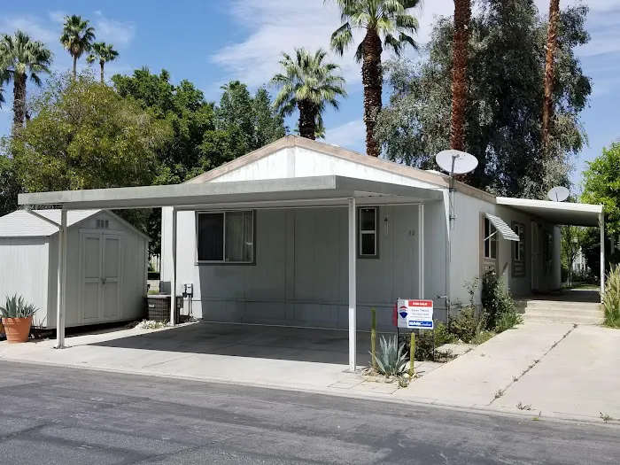 Rancho Mirage Mobile Home Park Picture 6