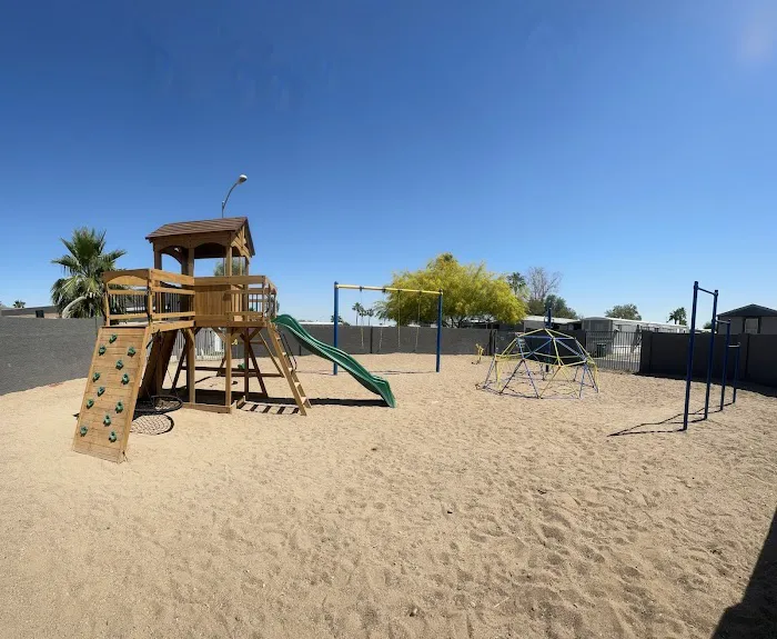 Hacienda Del Sol Mobile Home Park Picture 5