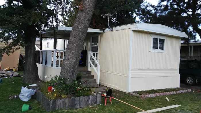 Bellevue Mobile Home Park Picture 2