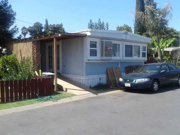 Castle Mobile Home Park Picture 4