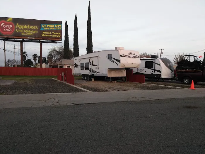 Modern Mobile Home Park Picture 1