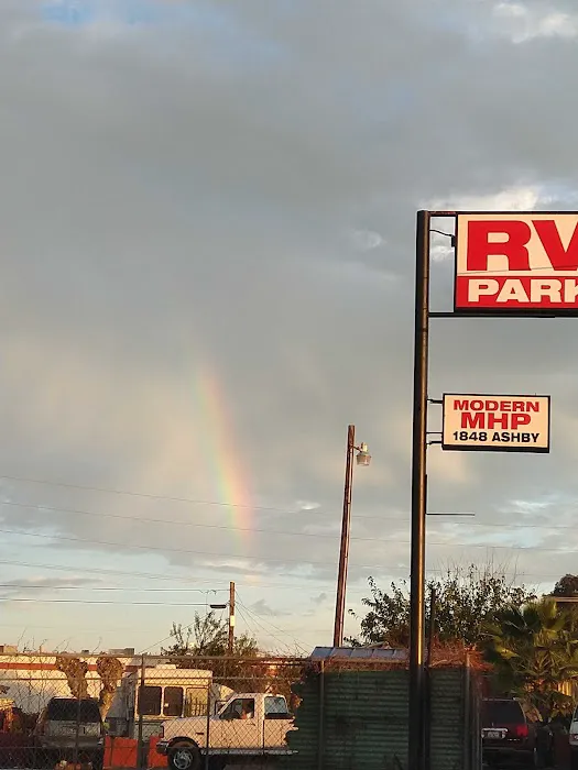 Modern Mobile Home Park Picture 3