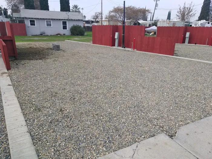 Modern Mobile Home Park Picture 2