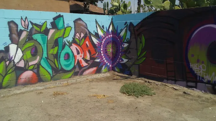 Golden Wheels Mobile Home Park Picture 4