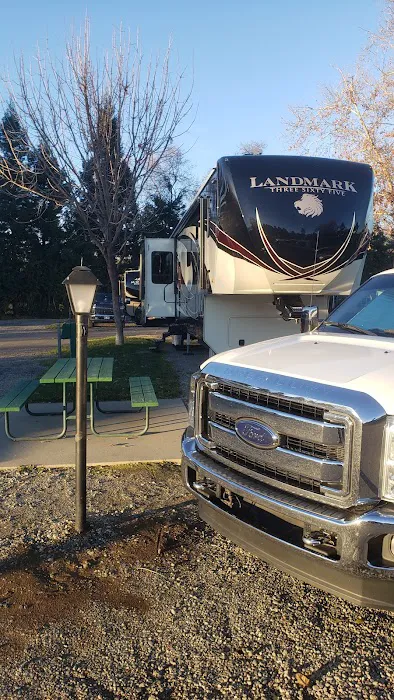 Almond Tree RV Park Picture 2