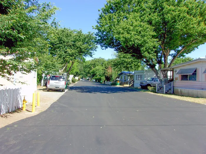 Chico Mobile Home Park Picture 5