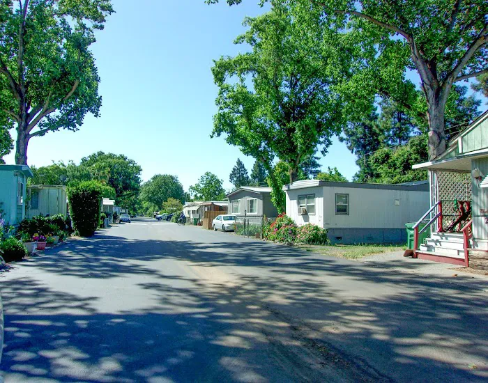 Chico Mobile Home Park Picture 8