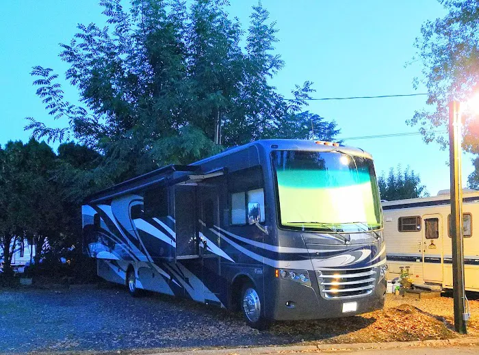 Paramount RV and Trailer Park Picture 8