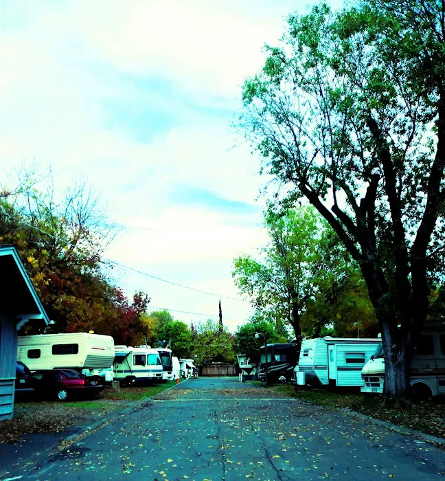 Paramount RV and Trailer Park Picture 6