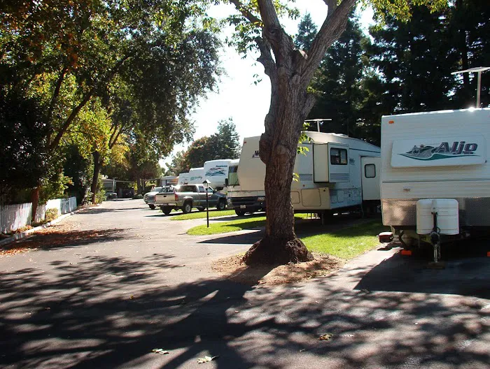 Almond Grove Mobile Home Park Picture 5